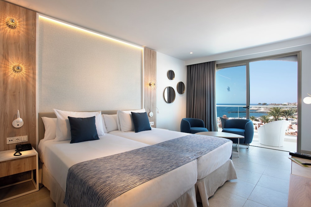 Habitación estándar, vistas parciales al mar del hotel Guayarmina Princess - Adults Only