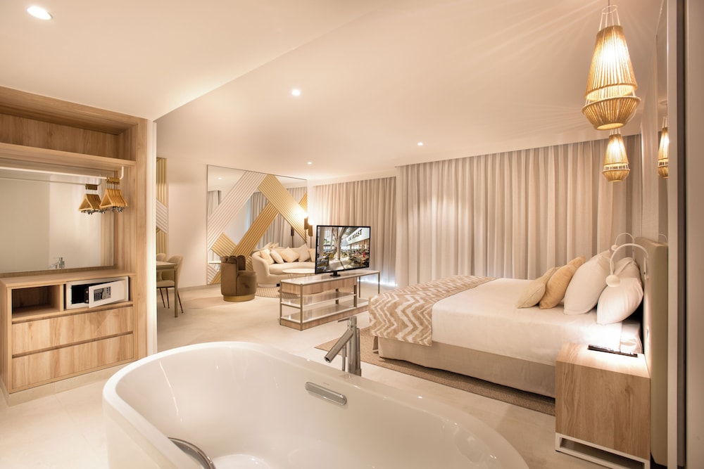 Suite, vistas parciales al mar del hotel Guayarmina Princess - Adults Only. Foto 1