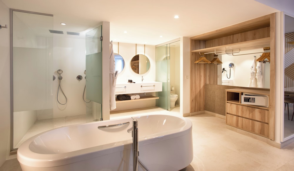 Suite, vistas parciales al mar del hotel Guayarmina Princess - Adults Only. Foto 3