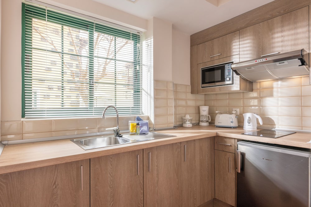 Villa 2 habitaciones Vista Patio 4 camas individuales del hotel Gf Isabel. Foto 9