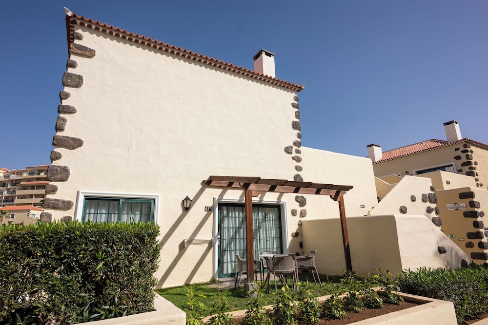 Bungalow 1 habitación Vista Patio Sofá Cama incluido 2 Camas individuales del hotel Gf Isabel. Foto 2