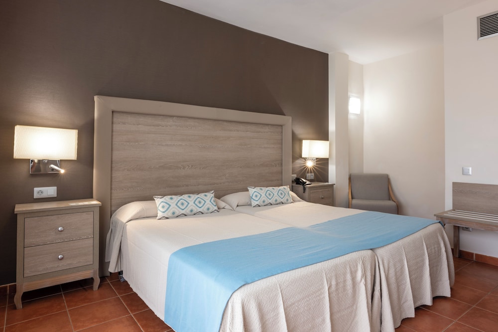 Apartamento 1 habitación Vista Patio Sofá Cama incluido 2 Camas individuales del hotel Gf Isabel. Foto 4