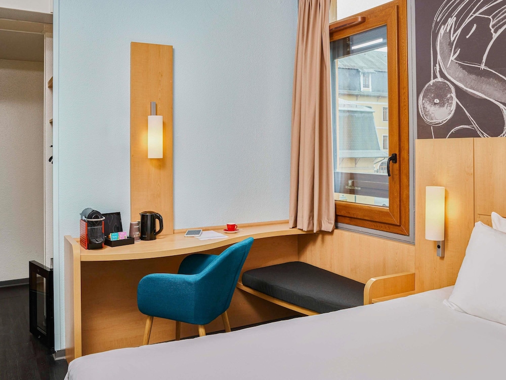 Habitación Confort con 1 cama doble del hotel Ibis Annecy Centre Vieille Ville. Foto 8