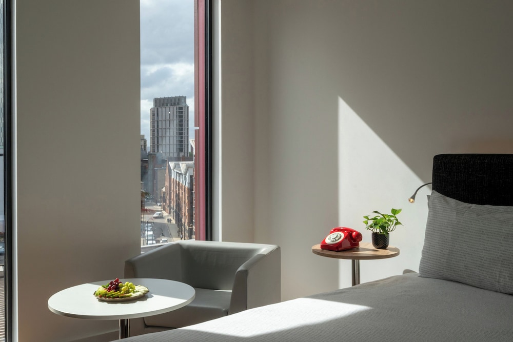 Habitación INNSiDE - King con vistas a la ciudad del hotel Innside By Meliá Manchester. Foto 4