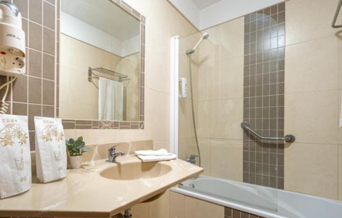 Habitación Doble Estándar con vistas al Teide del hotel Skyview