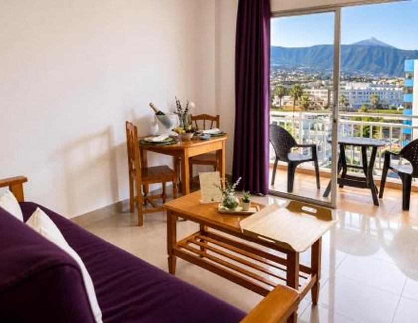 Habitación Doble Estándar con vistas al Teide del hotel Skyview. Foto 2