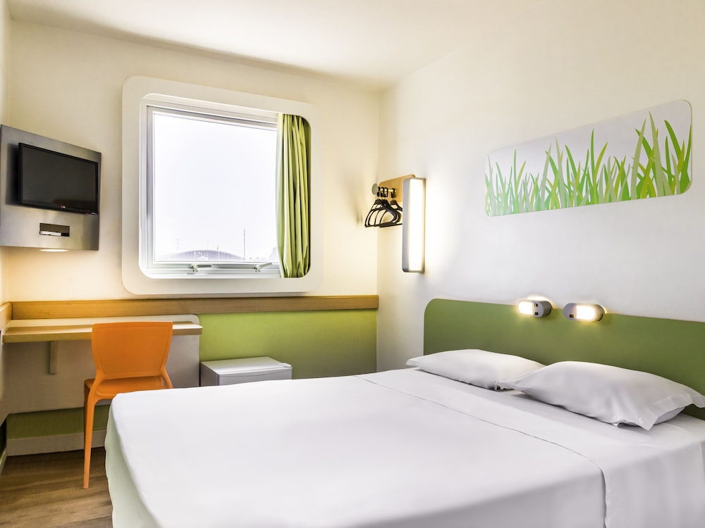 Habitación Estándar con 1 cama doble del hotel Ibis Budget Antwerpen Centraal Station. Foto 1