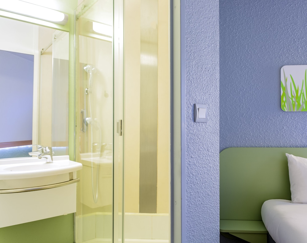 Habitación Estándar con 1 cama doble del hotel Ibis Budget Antwerpen Centraal Station. Foto 6