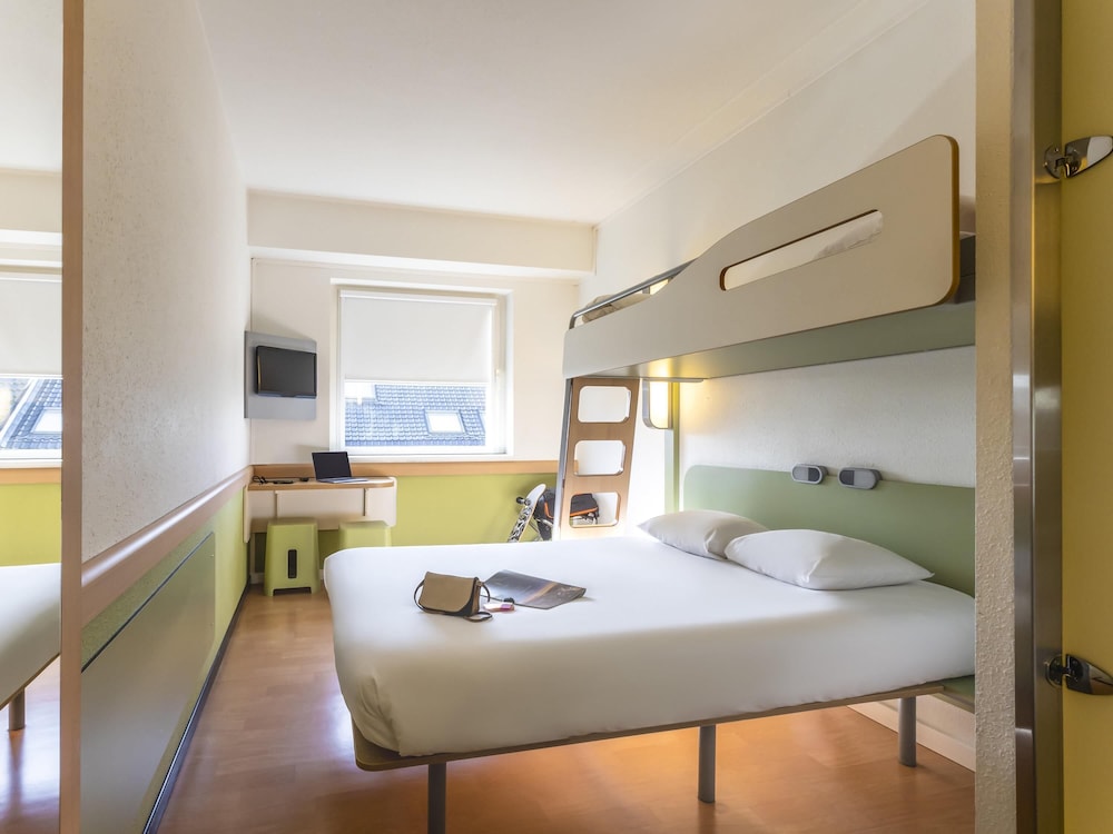 Habitación familiar estándar con 1 cama doble y una litera del hotel Ibis Budget Antwerpen Centraal Station