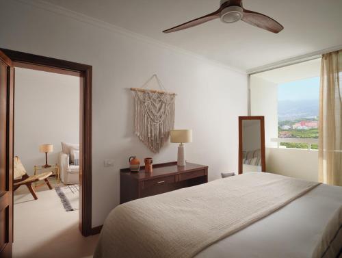 Suite del hotel Precise Resort Tenerife. Foto 1