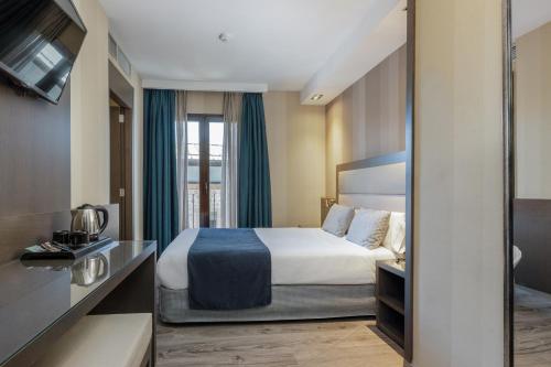 Habitación Doble - 1 o 2 camas del hotel Reina Cristina. Foto 2