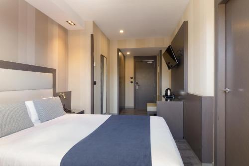 Habitación Doble - 1 o 2 camas del hotel Reina Cristina. Foto 5