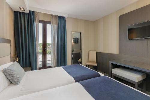 Habitación Doble - 1 o 2 camas del hotel Reina Cristina. Foto 6