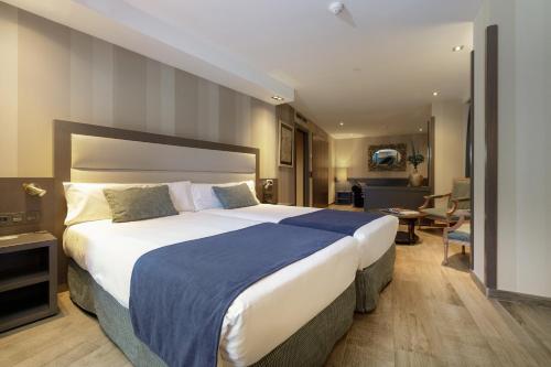 Suite con balcón del hotel Reina Cristina