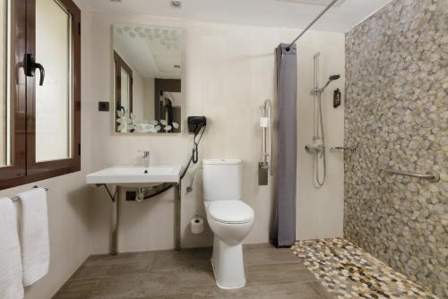 Habitación Triple del hotel Reina Cristina. Foto 5