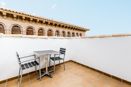 Habitación Triple con terraza del hotel Reina Cristina. Foto 7