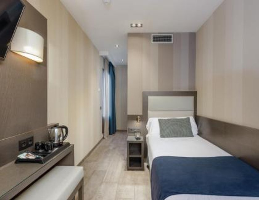 Habitación Individual del hotel Reina Cristina. Foto 1