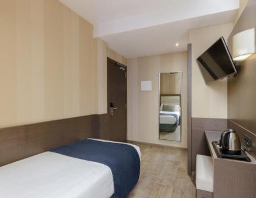 Habitación Individual del hotel Reina Cristina. Foto 3