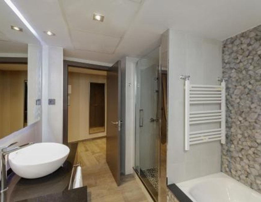 Suite con Balcón del hotel Reina Cristina. Foto 10