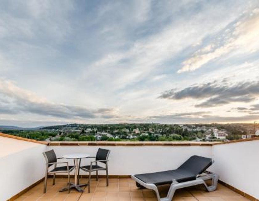 Habitación Triple con terraza del hotel Reina Cristina
