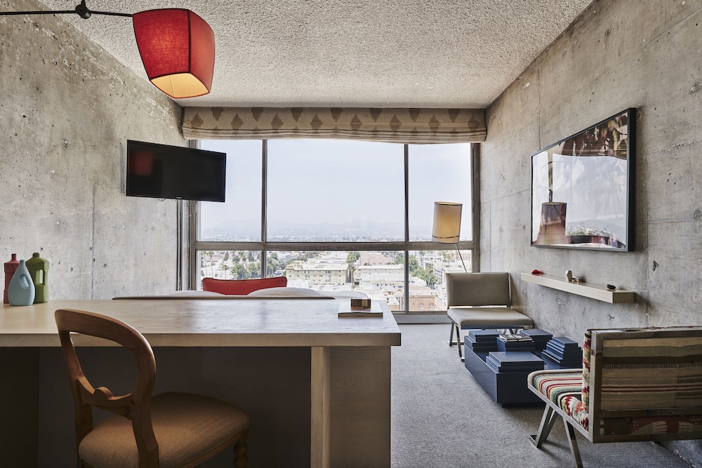 Habitación, 1 cama de matrimonio grande (High - level Hollywood Hills View) del hotel The Line Los Angeles. Foto 1