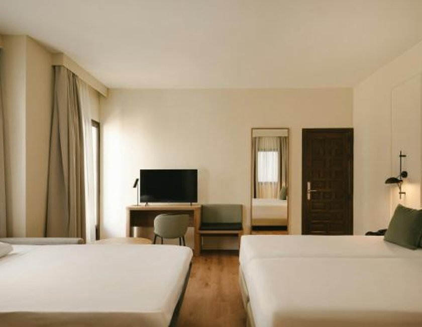 Habitación Triple del hotel Sercotel Toledo Imperial