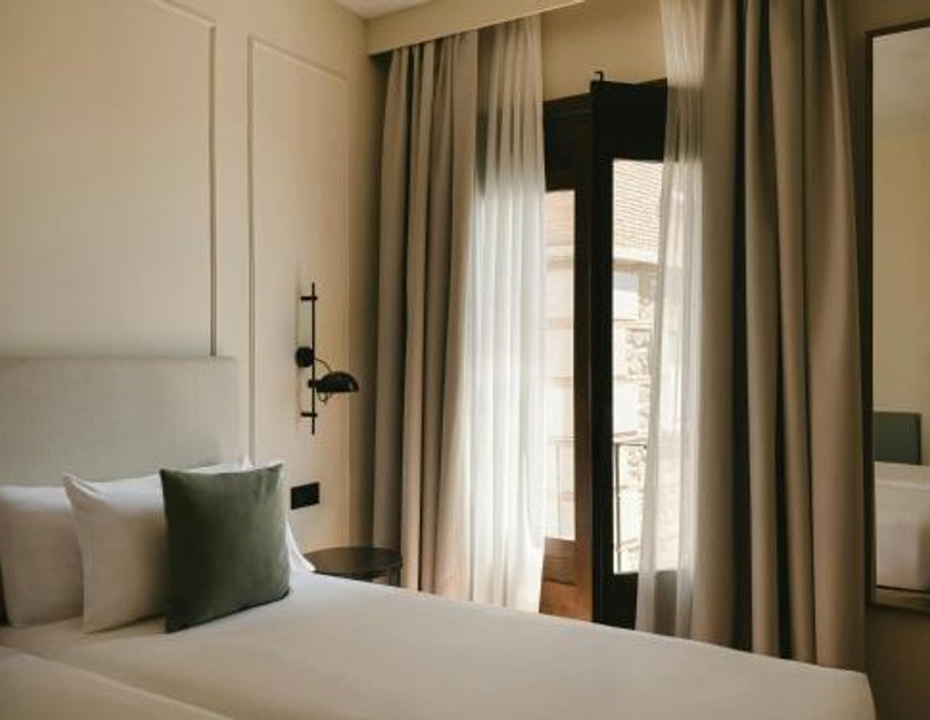 Habitación Triple del hotel Sercotel Toledo Imperial. Foto 1