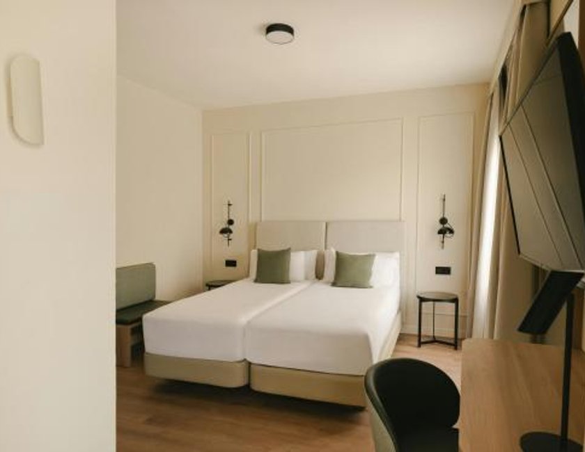 Habitación Triple del hotel Sercotel Toledo Imperial. Foto 5