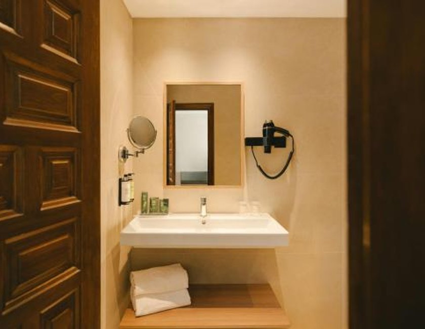 Habitación Triple del hotel Sercotel Toledo Imperial. Foto 7