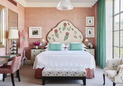 Suite Deluxe de 1 dormitorio con cama extragrande del hotel CROSBY STREET. Foto 1