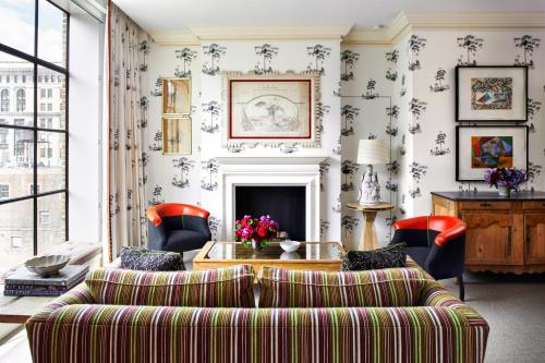 Suite Deluxe de 1 dormitorio con cama extragrande del hotel CROSBY STREET. Foto 11