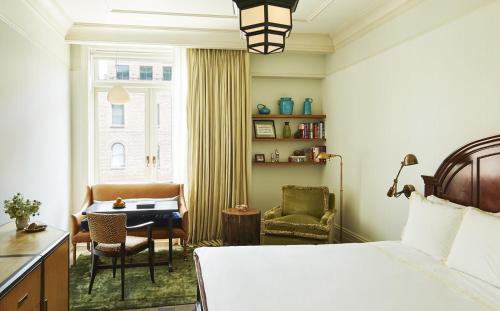 Habitación con cama extragrande y ducha a ras de suelo - Adaptada para personas con movilidad reducida del hotel The Greenwich