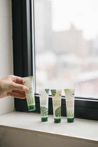 Habitación adaptada para personas con movilidad reducida - Cama grande del hotel Orchard Street Hotel. Foto 4