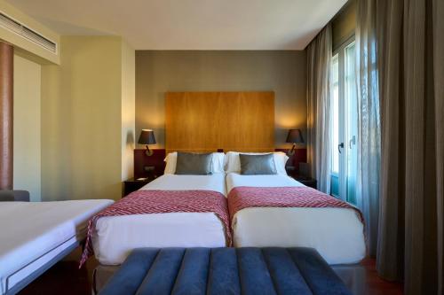 Habitación Triple del hotel Catalonia El Pilar. Foto 2