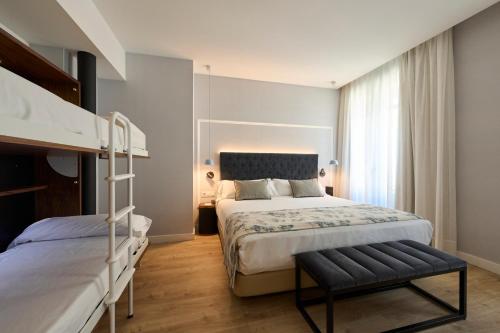 Habitación Familiar Premium del hotel Catalonia El Pilar. Foto 2