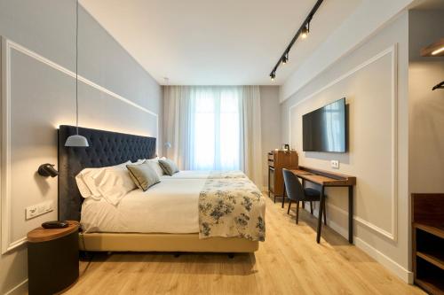 Habitación Triple Premium del hotel Catalonia El Pilar. Foto 1