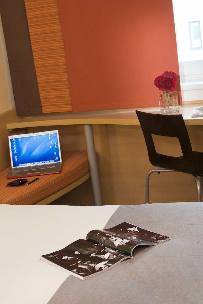 Habitacion Standard con 1 cama doble del hotel Ibis Nantes Centre Tour Bretagne. Foto 1