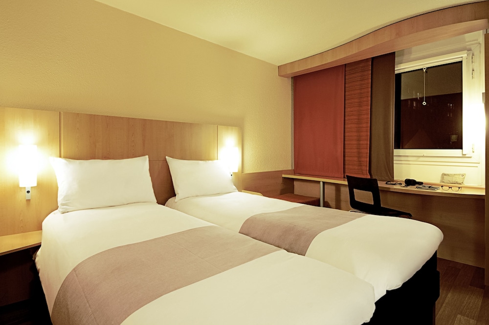 Habitación Standard con 2 camas individuales del hotel Ibis Nantes Centre Tour Bretagne. Foto 1