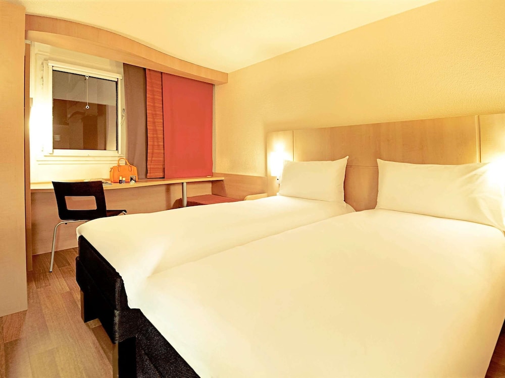 Habitación Standard con 2 camas individuales del hotel Ibis Nantes Centre Tour Bretagne. Foto 5