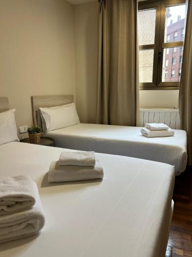 Habitación Doble Económica con cama supletoria del hotel Az Orús Factory