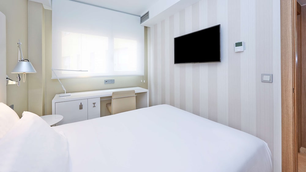 Habitación estándar (View) del hotel Nh Ciudad De Zaragoza. Foto 6