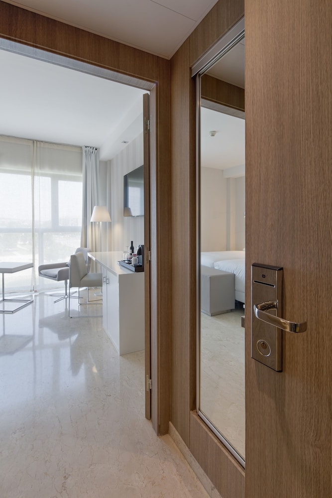 Habitación estándar doble del hotel Nh Ciudad De Zaragoza. Foto 1