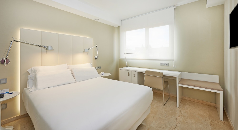 Habitación estándar doble del hotel Nh Ciudad De Zaragoza. Foto 2