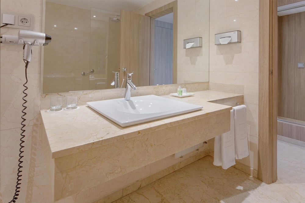 Habitación estándar doble del hotel Nh Ciudad De Zaragoza. Foto 12