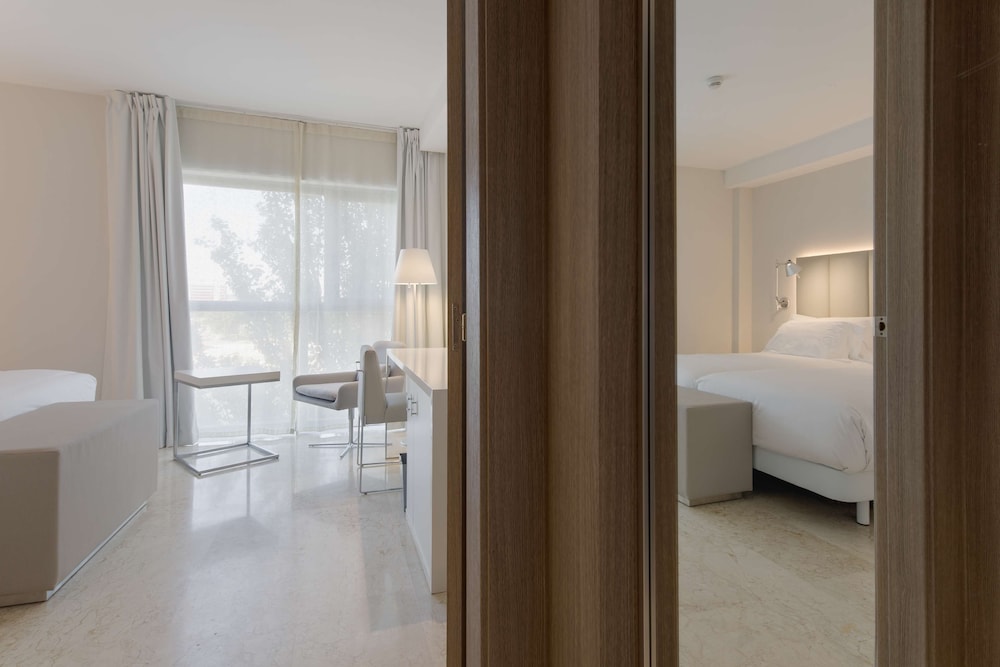 Habitación familiar (View) del hotel Nh Ciudad De Zaragoza. Foto 1