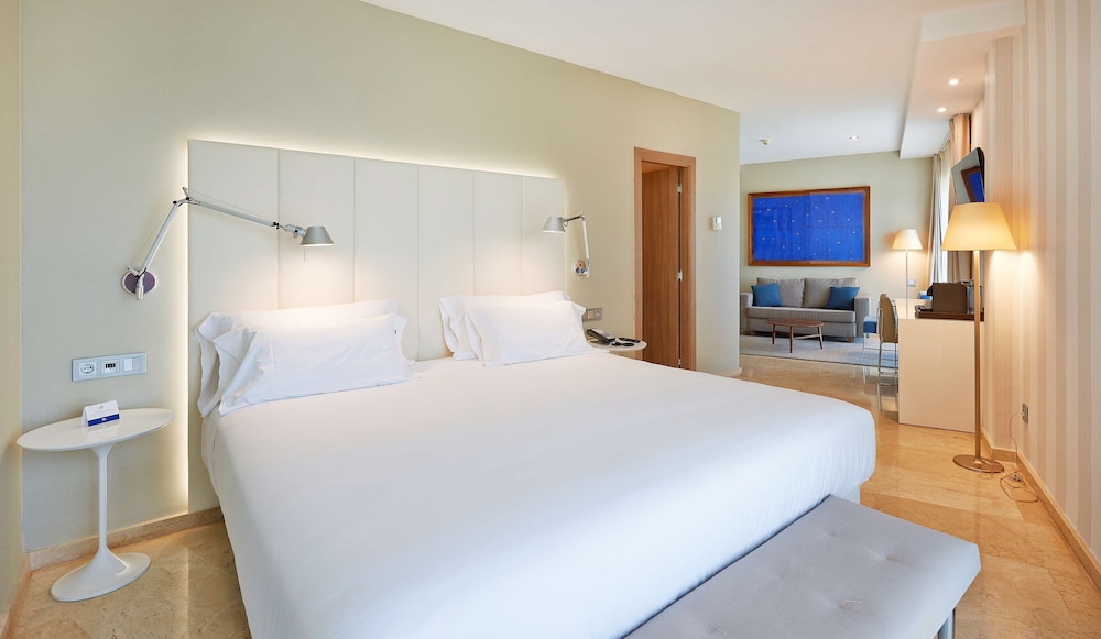 Habitación familiar (View) del hotel Nh Ciudad De Zaragoza. Foto 2