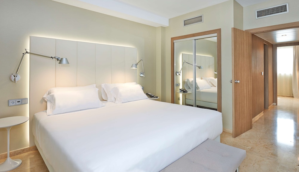 Habitación familiar (View) del hotel Nh Ciudad De Zaragoza. Foto 4