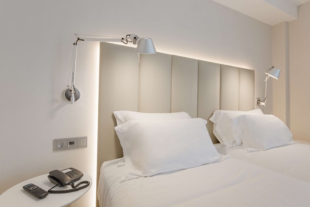 Habitación familiar (View) del hotel Nh Ciudad De Zaragoza. Foto 5