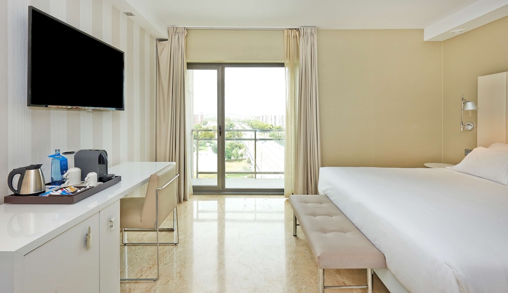 Habitación familiar (View) del hotel Nh Ciudad De Zaragoza. Foto 7