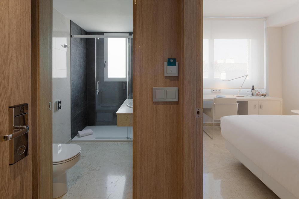 Habitación familiar (Adjoining Room, 2AD+2CH) del hotel Nh Ciudad De Zaragoza. Foto 8